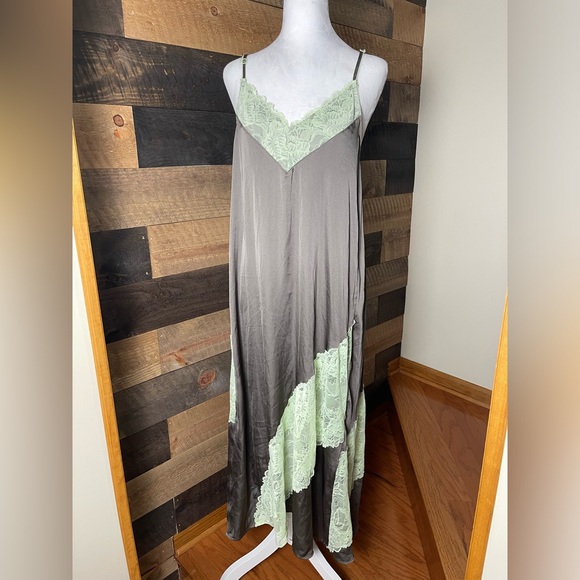 Free People Dresses & Skirts - Free People Intimately First Date Maxi Slip Dress
Butterfly Combo Medium
